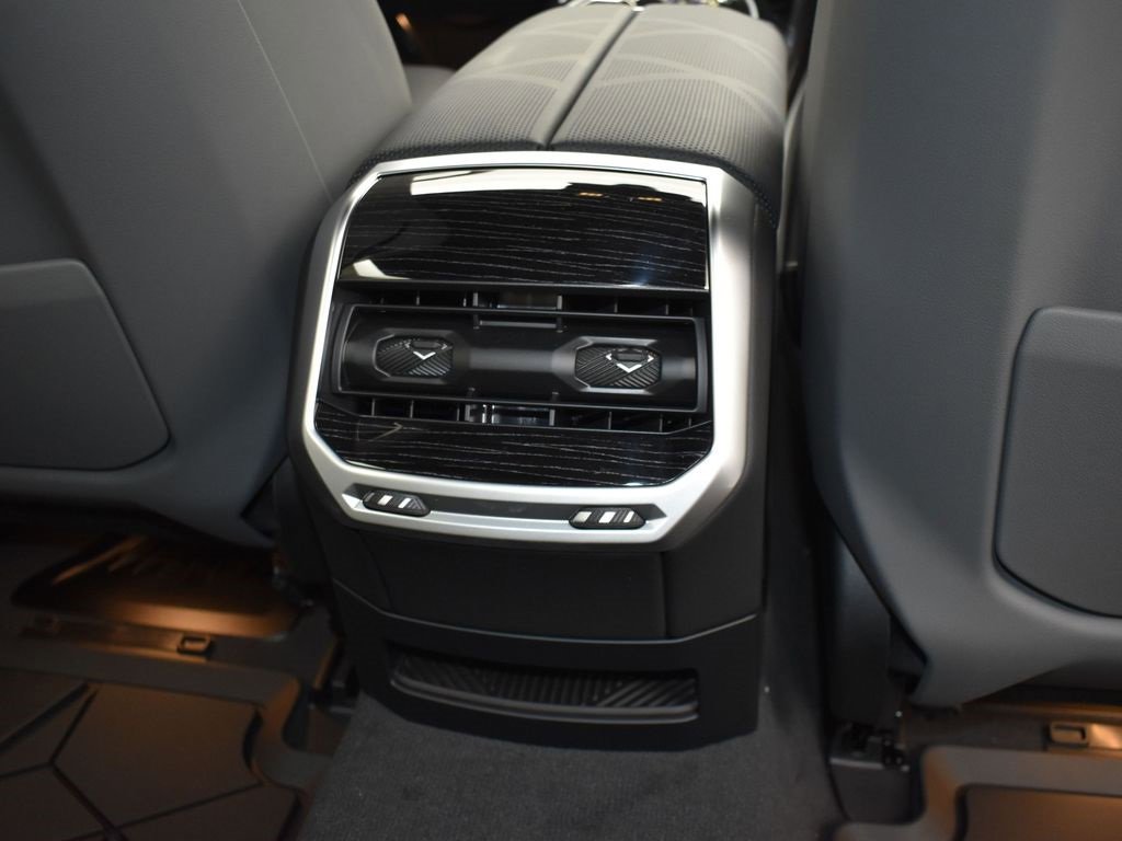 New 2026 BMW 740i w/ Executive Package image 18