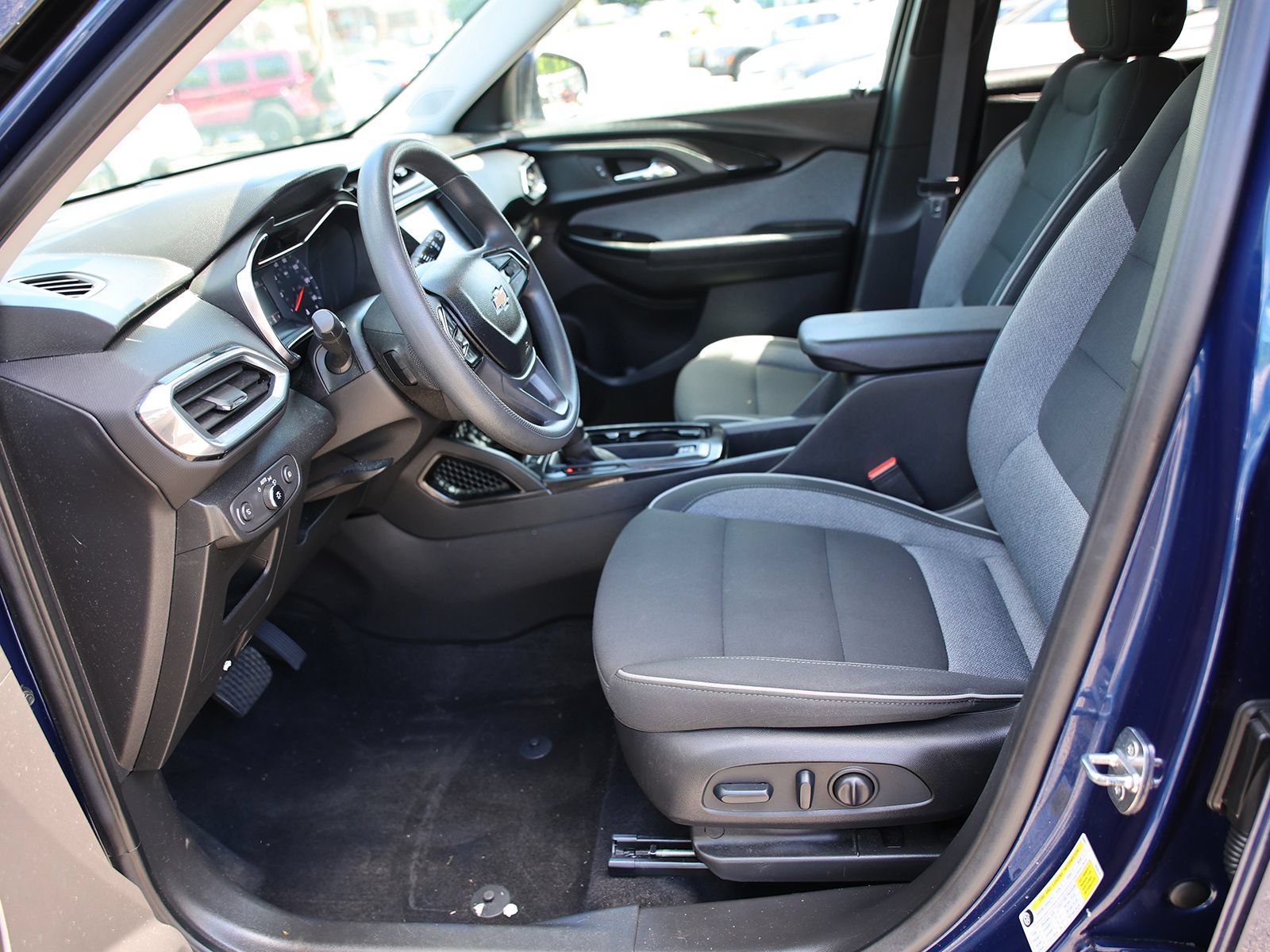 Used 2023 Chevrolet TrailBlazer LT w/ Convenience Package AWD/4WD image 16