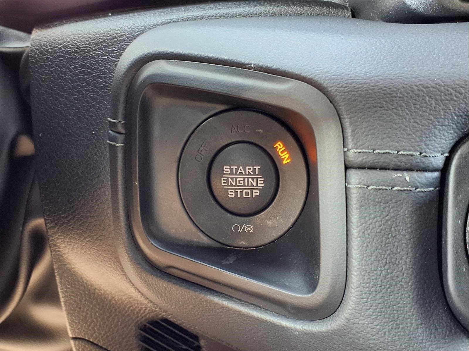 Used 2024 Jeep Wrangler Unlimited Sahara AWD/4WD image 16