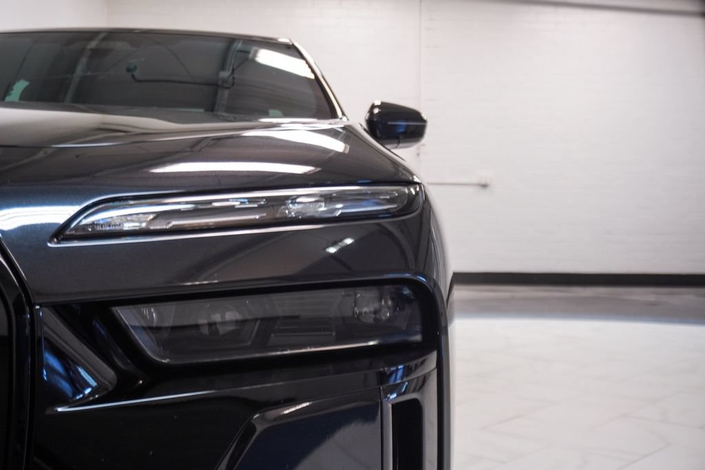 Used 2023 BMW 760i xDrive w/ Executive Package AWD/4WD image 41