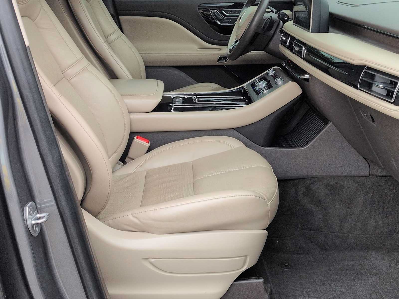 Used 2023 Lincoln Aviator Reserve w/ Equipment Group 201A AWD/4WD image 24