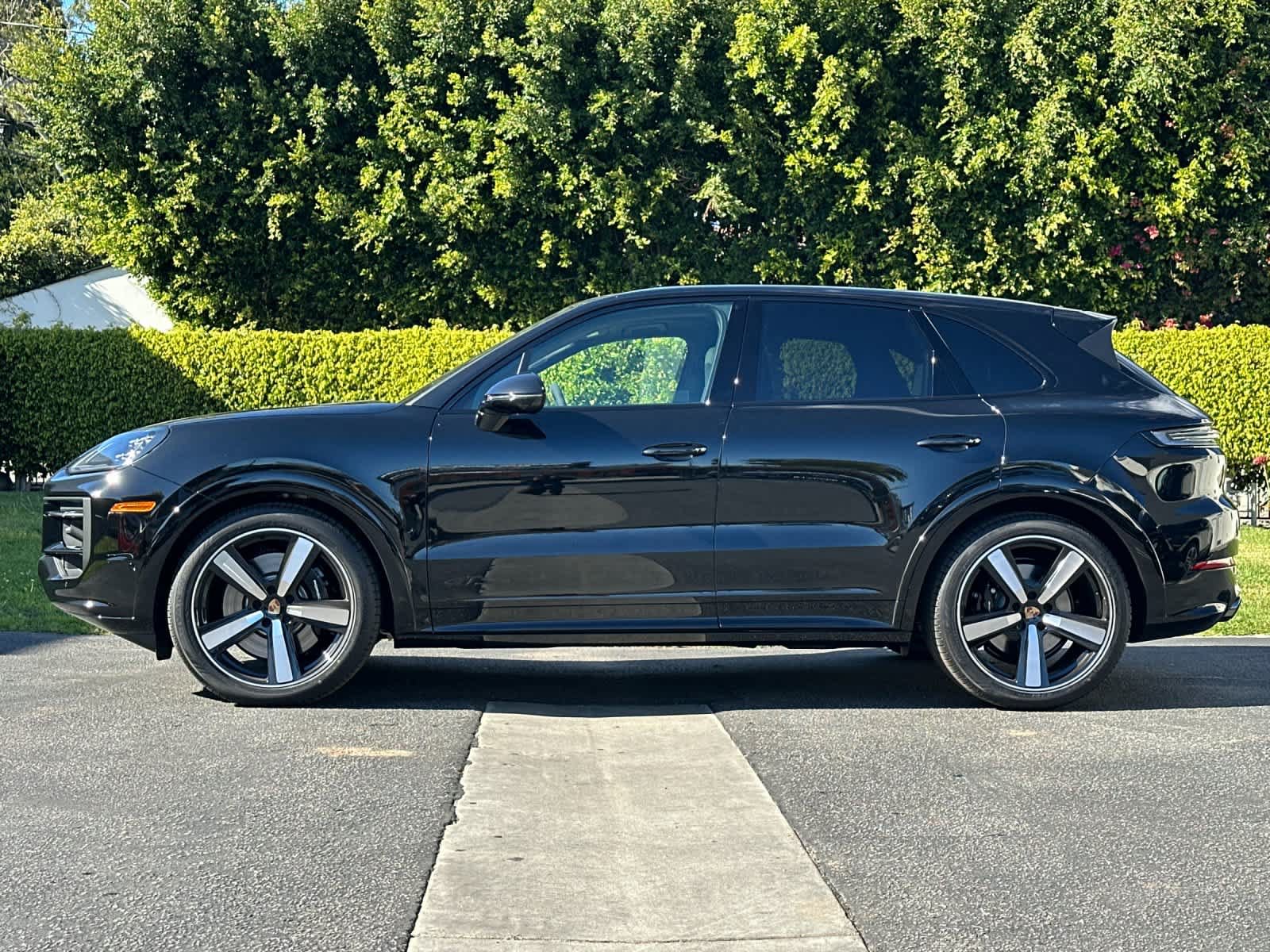 New 2026 Porsche Cayenne GTS AWD/4WD image 2