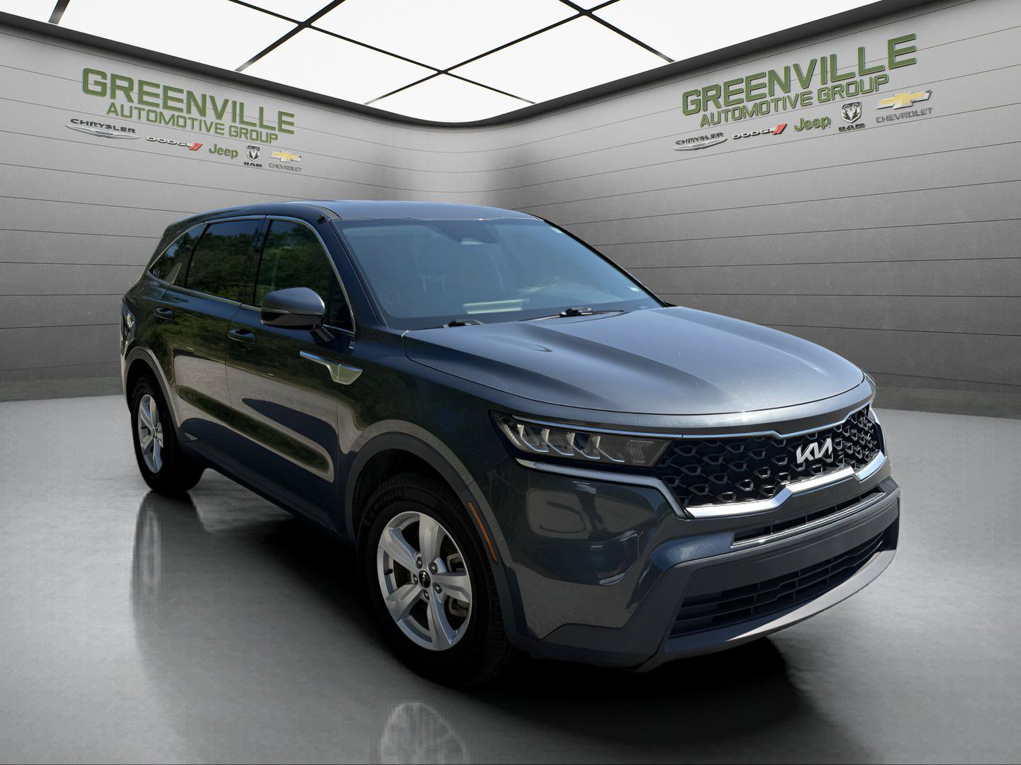 Used 2023 Kia Sorento LX FWD image 2
