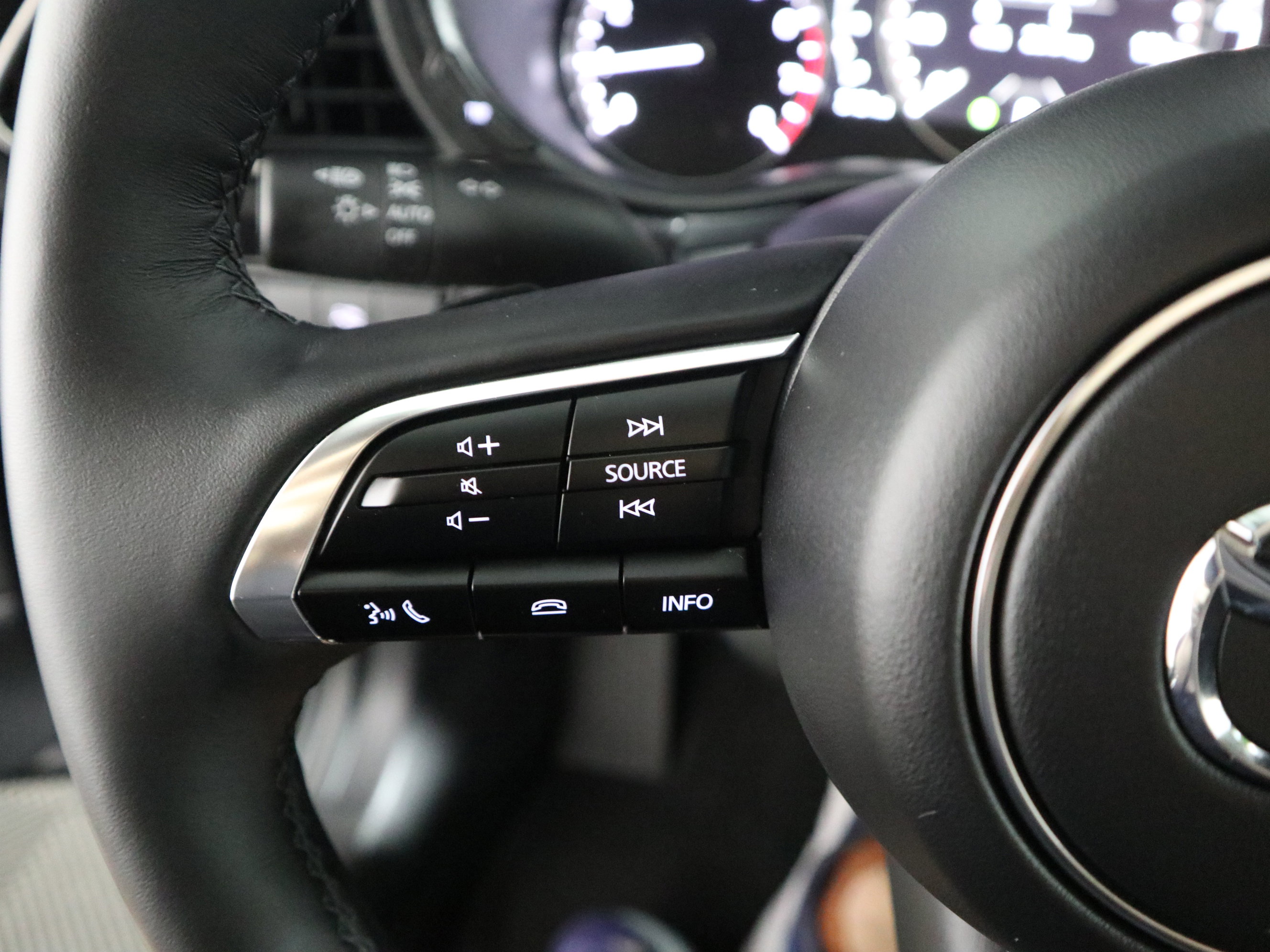 Certified 2025 MAZDA CX-30 2.5 Turbo w/ Premium Package image 28