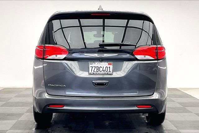 Used 2017 Chrysler Pacifica LX image 3