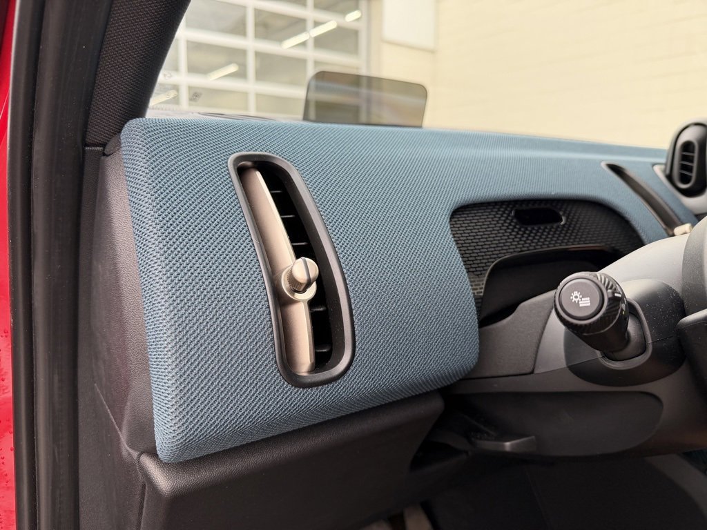 Used 2025 MINI Cooper Countryman SE w/ Comfort Package Max image 28