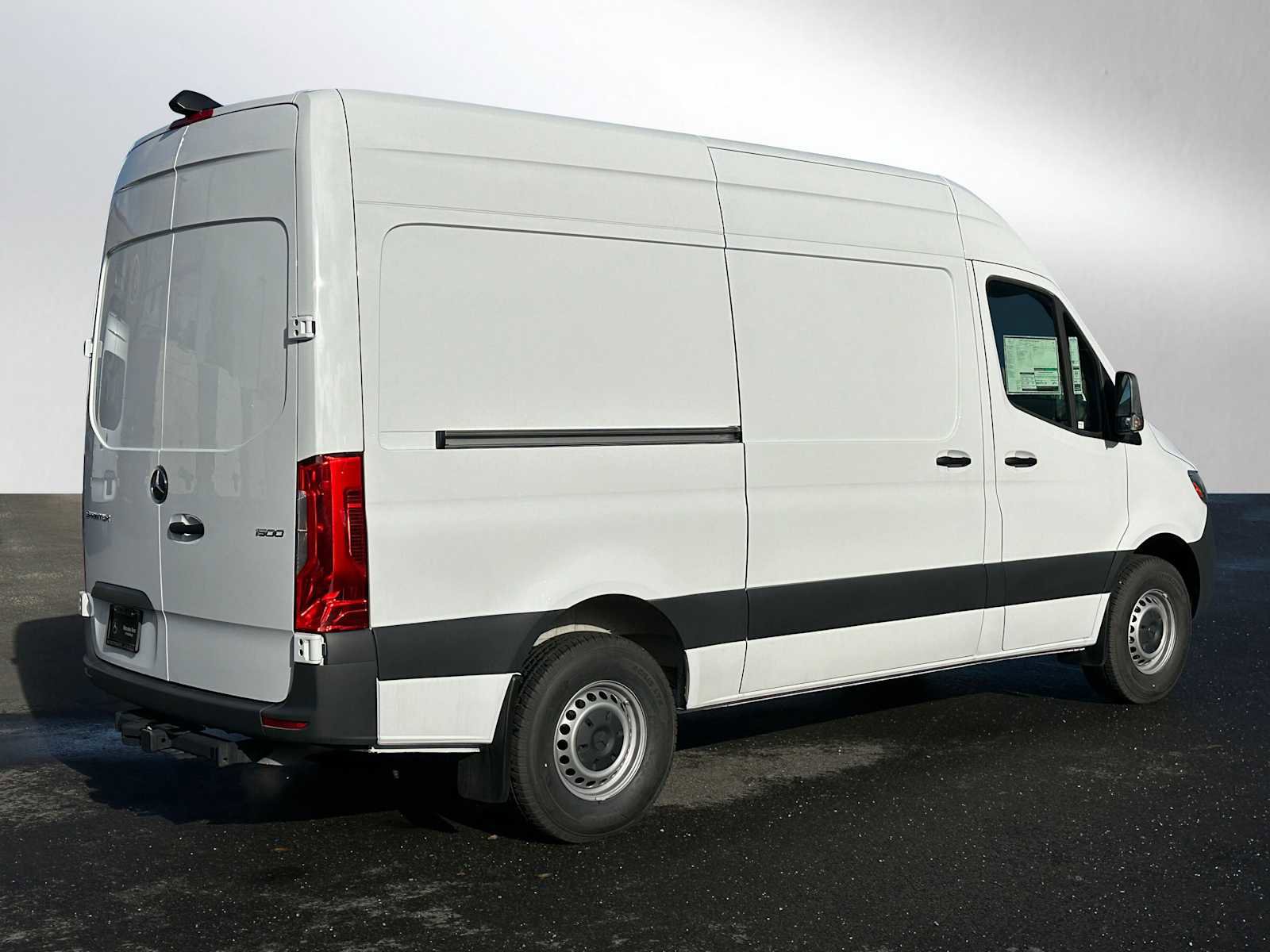 Used 2023 Mercedes-Benz Sprinter 1500 image 3