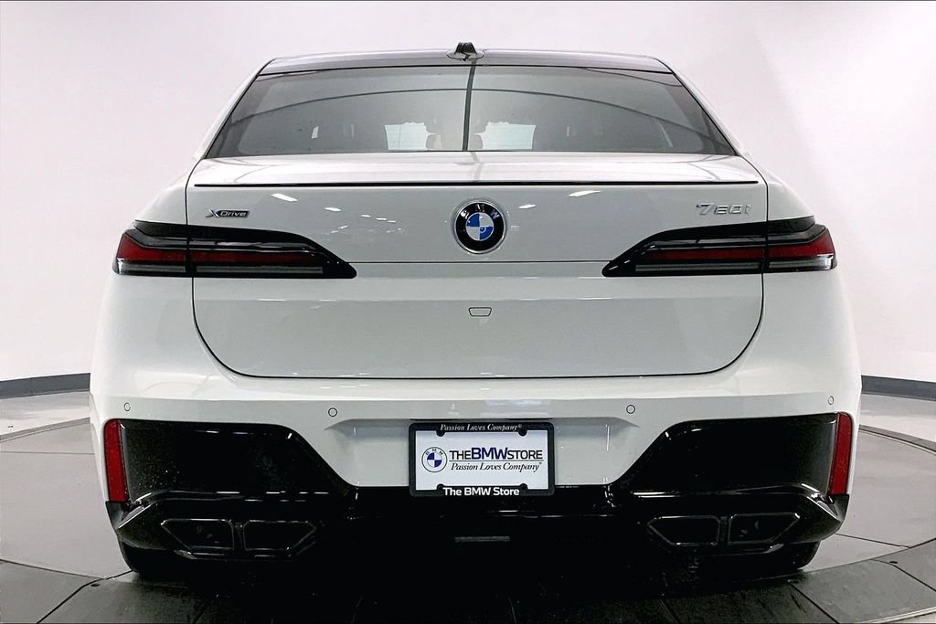 Certified 2023 BMW 760i xDrive AWD/4WD image 3