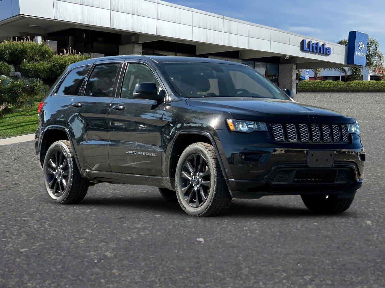Used 2017 Jeep Grand Cherokee Altitude AWD/4WD image 10