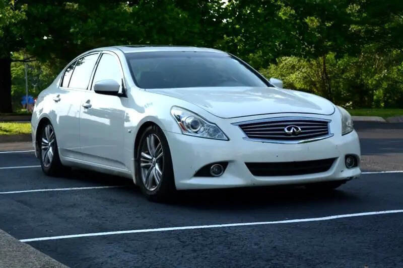 Used 2015 INFINITI Q40 w/ Moonroof Package image 4