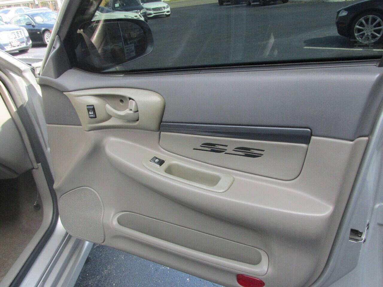 Used 2005 Chevrolet Impala SS w/ Sun And Sound Package image 15