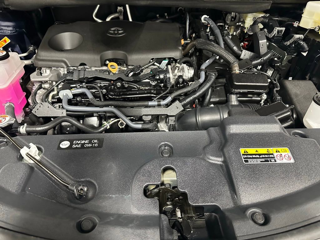Used 2025 Toyota Sienna LE image 69