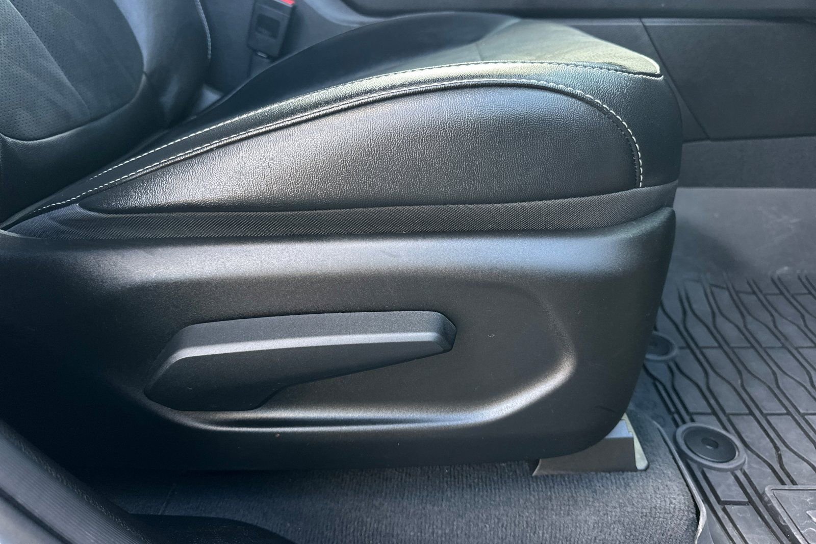 Used 2023 Jeep Grand Cherokee Altitude image 23