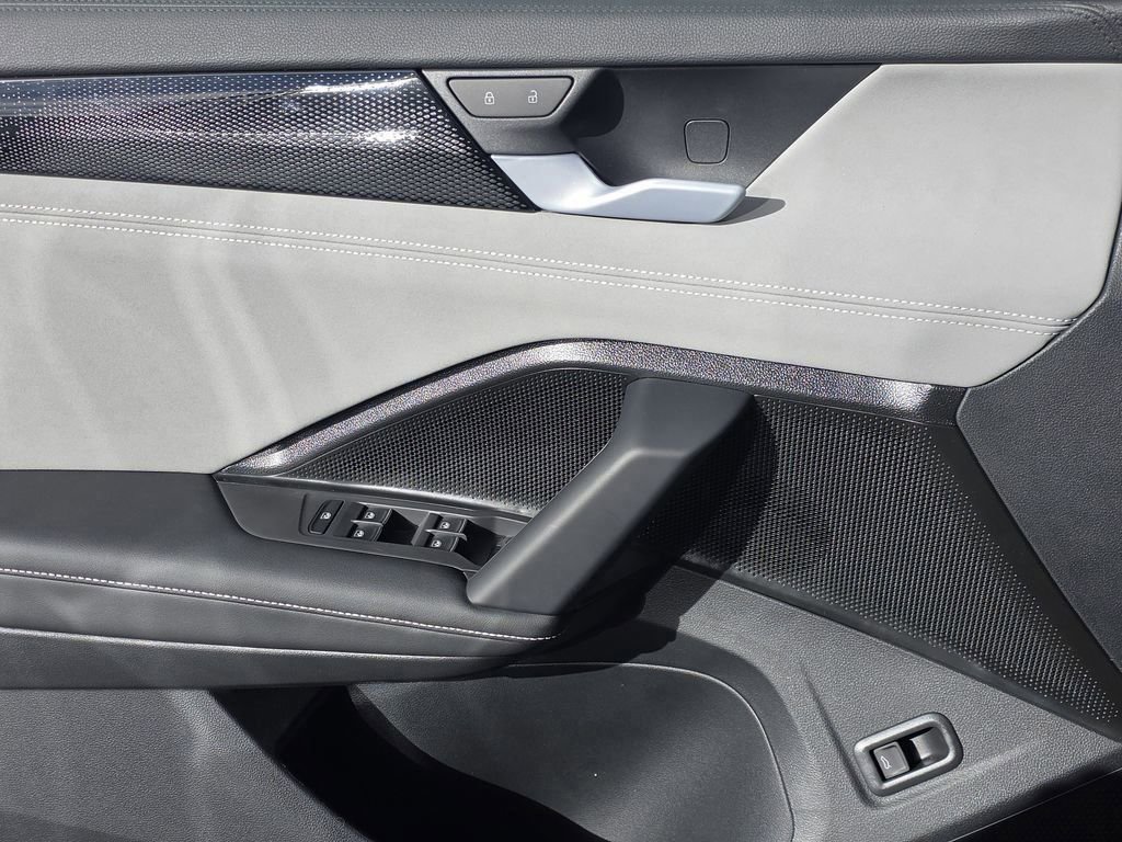 New 2026 Volkswagen Tiguan SE R-Line image 4