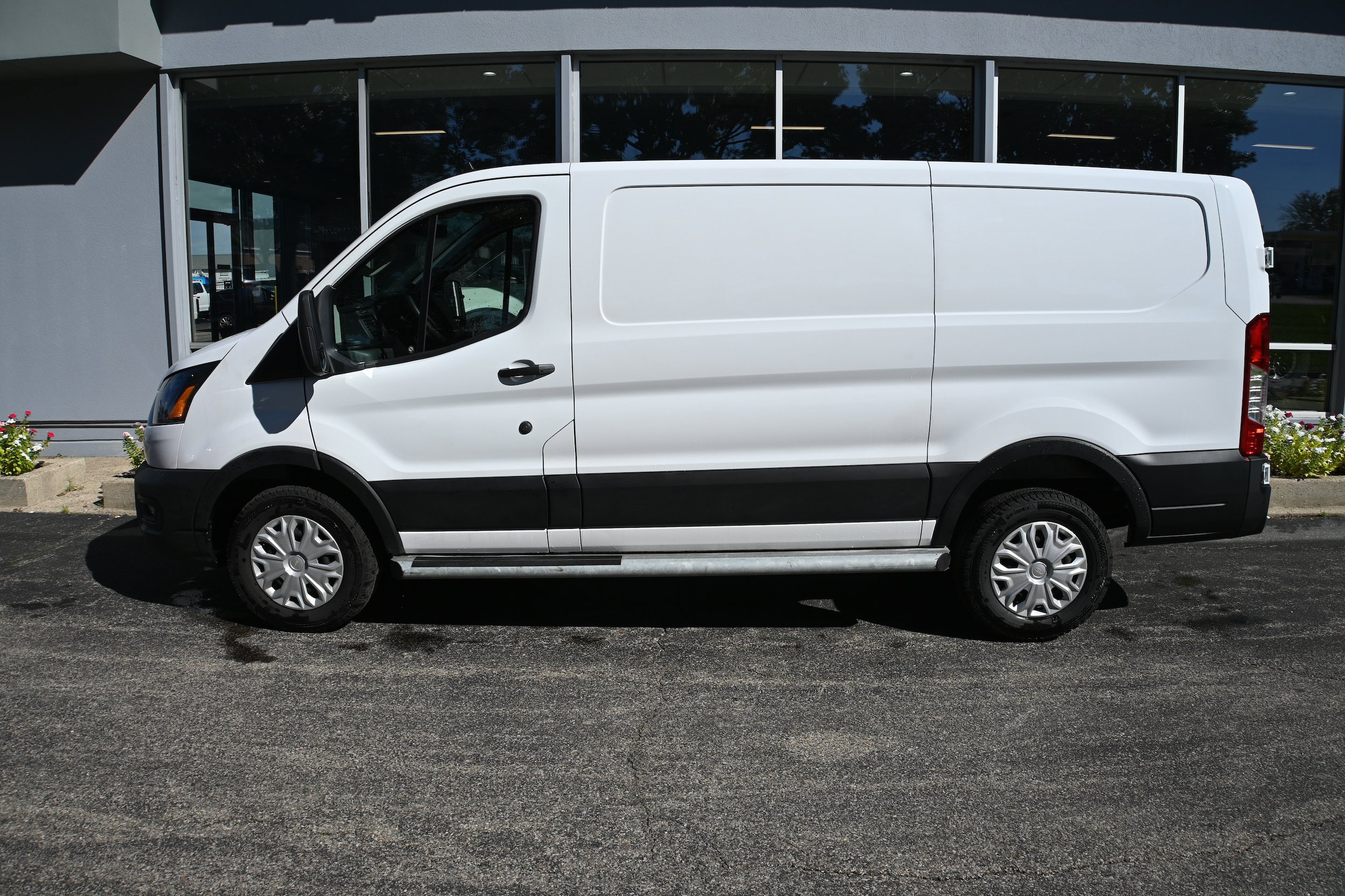 Used 2025 Ford Transit 250 Low Roof w/ Exterior Upgrade Package RWD image 2
