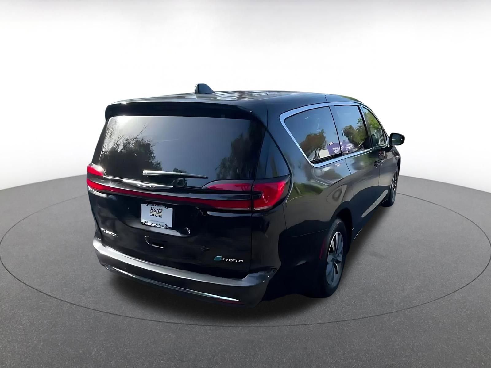 Used 2023 Chrysler Pacifica Touring-L FWD image 15