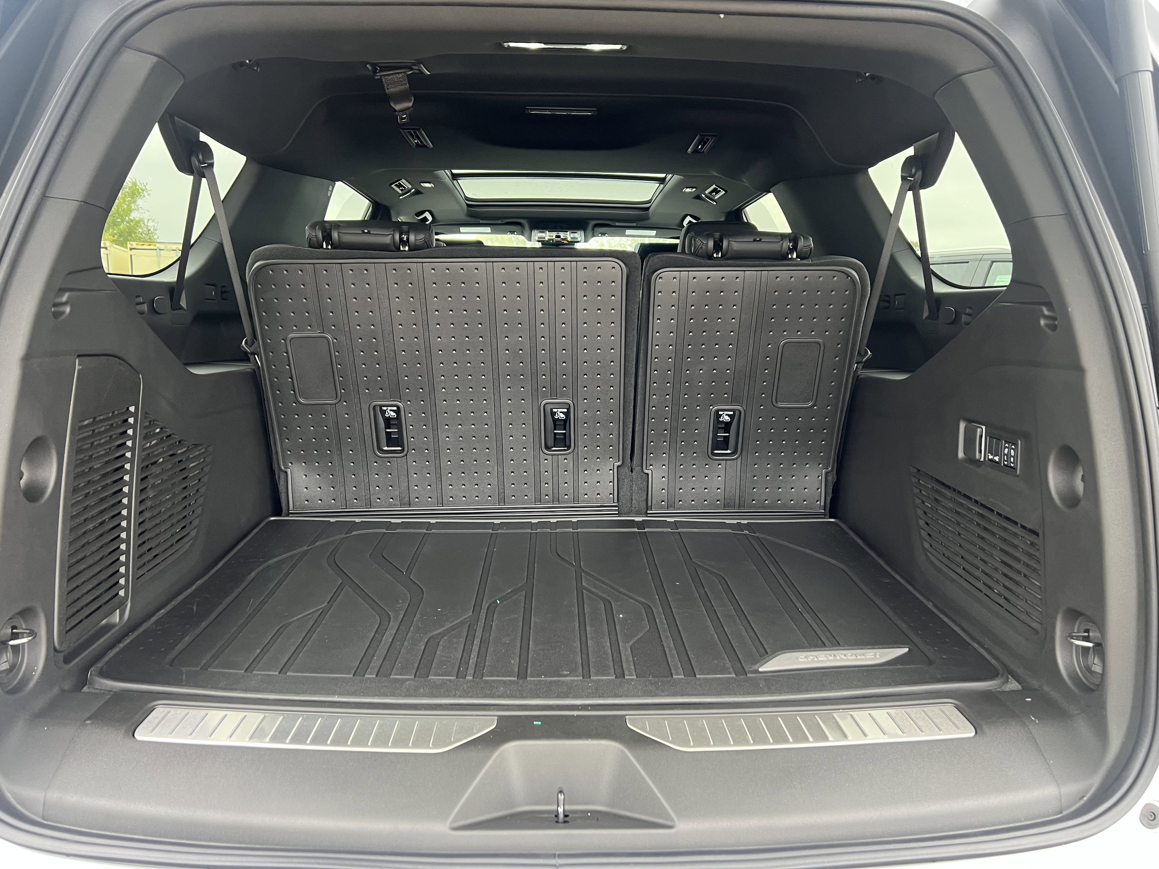 New 2026 Chevrolet Suburban High Country image 10