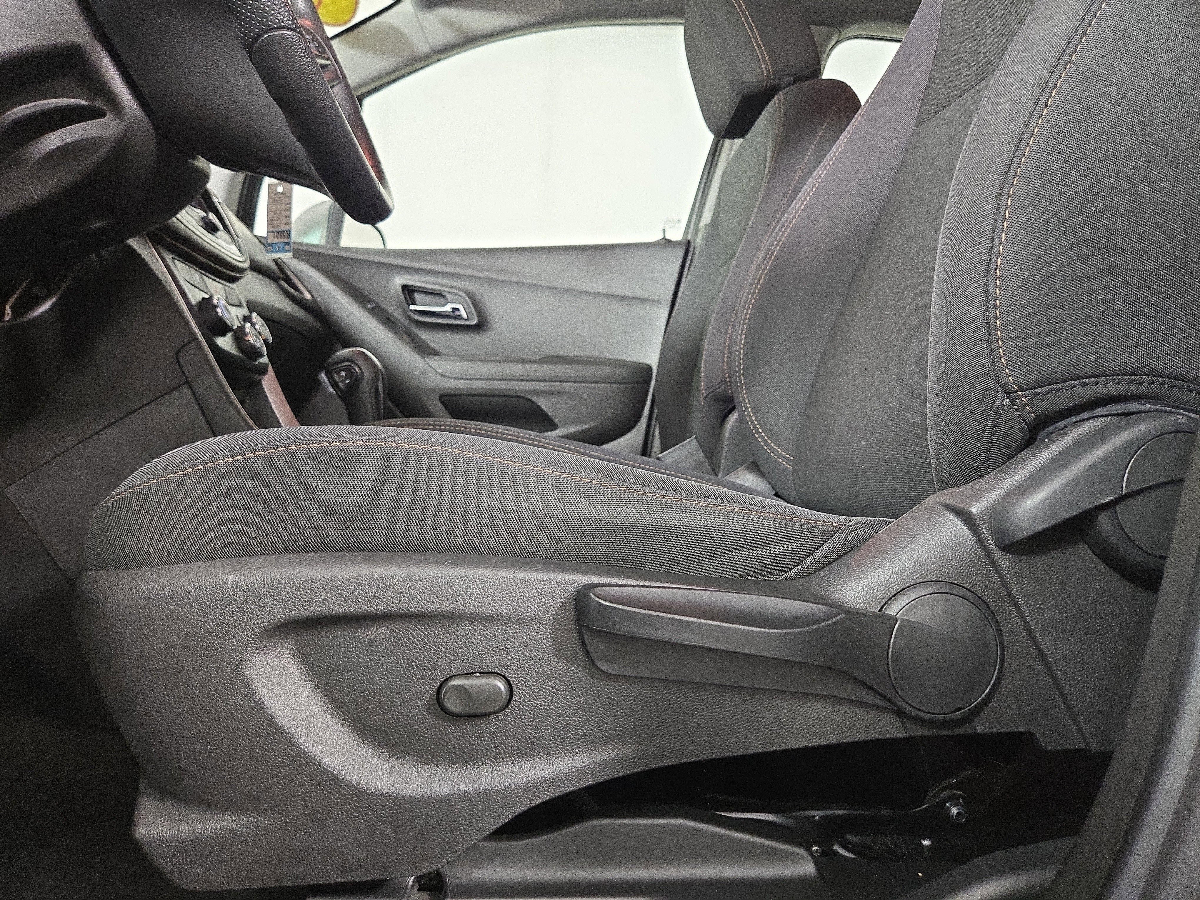 Used 2020 Chevrolet Trax LS image 26