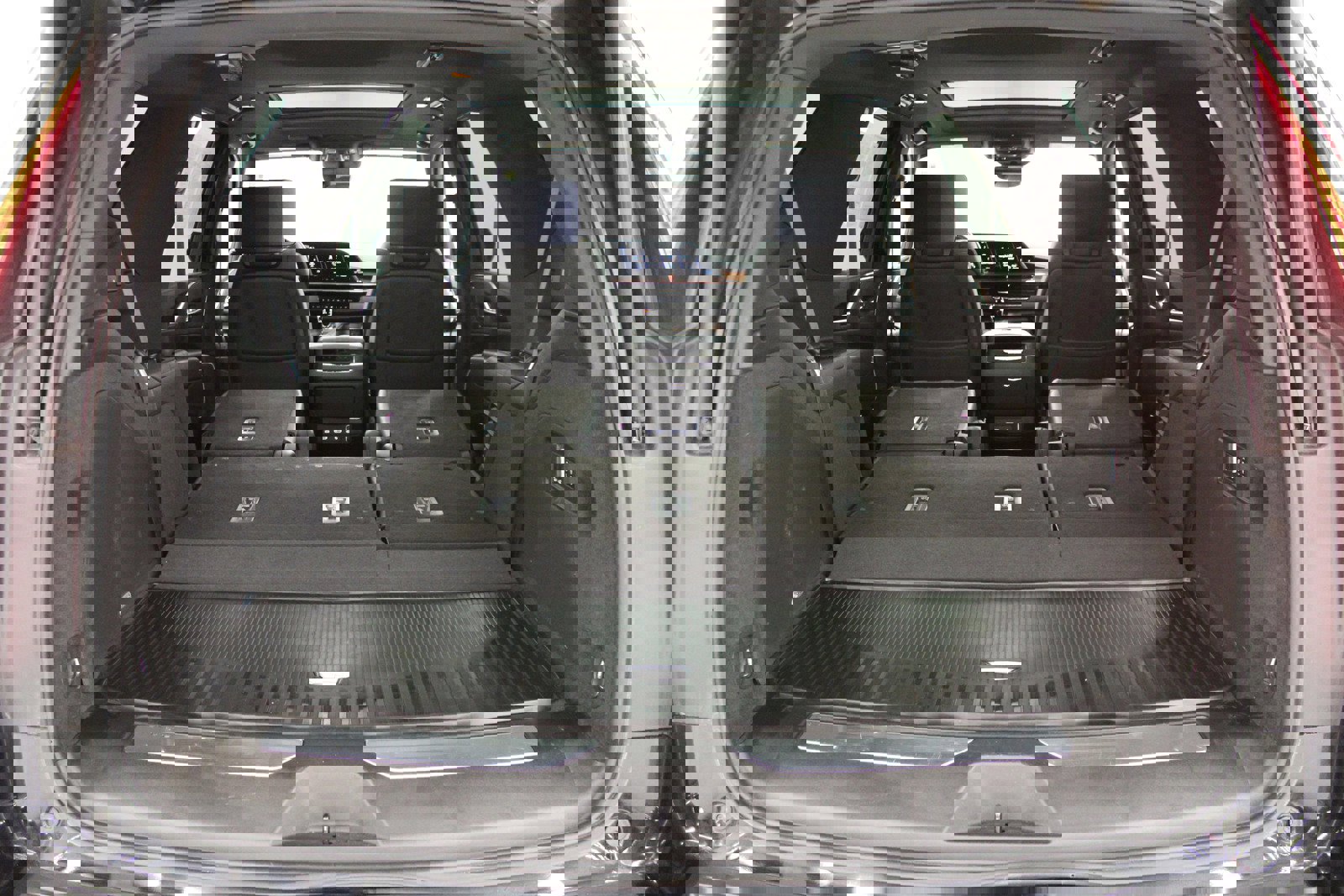 Used 2023 Cadillac Escalade Premium Luxury w/ Performance Package image 11