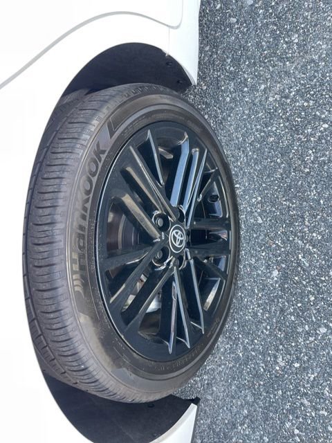 Used 2025 Toyota Camry SE FWD image 4