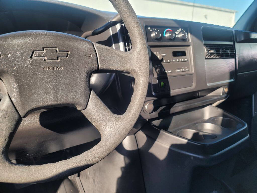 Used 2003 Chevrolet Express 2500 image 4
