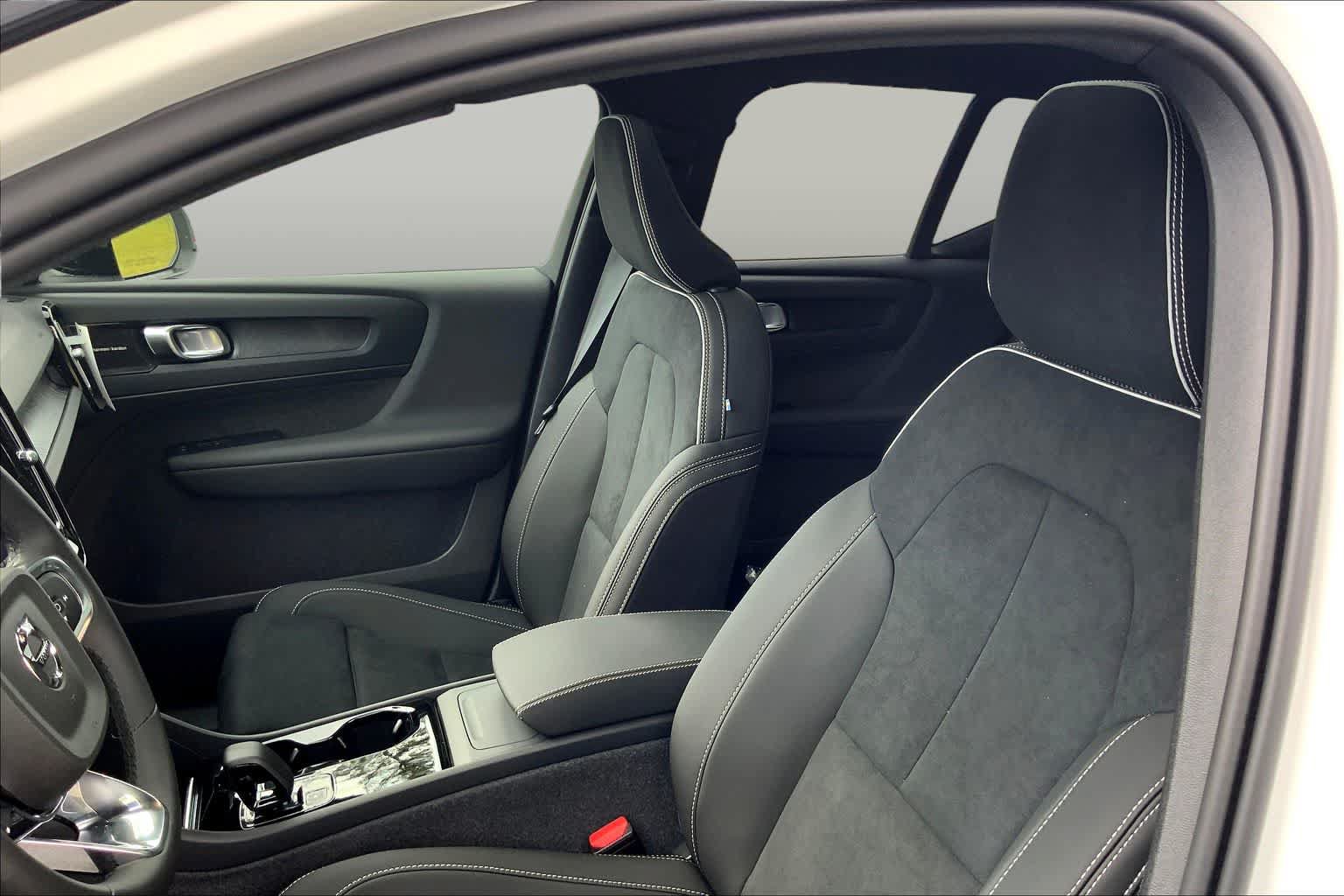 New 2024 Volvo XC40 Recharge Ultimate w/ Protection Package Premier RWD image 13