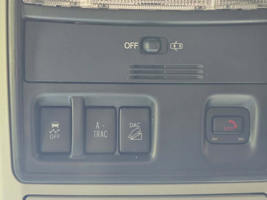 Used 2022 Toyota 4Runner SR5 AWD/4WD image 6