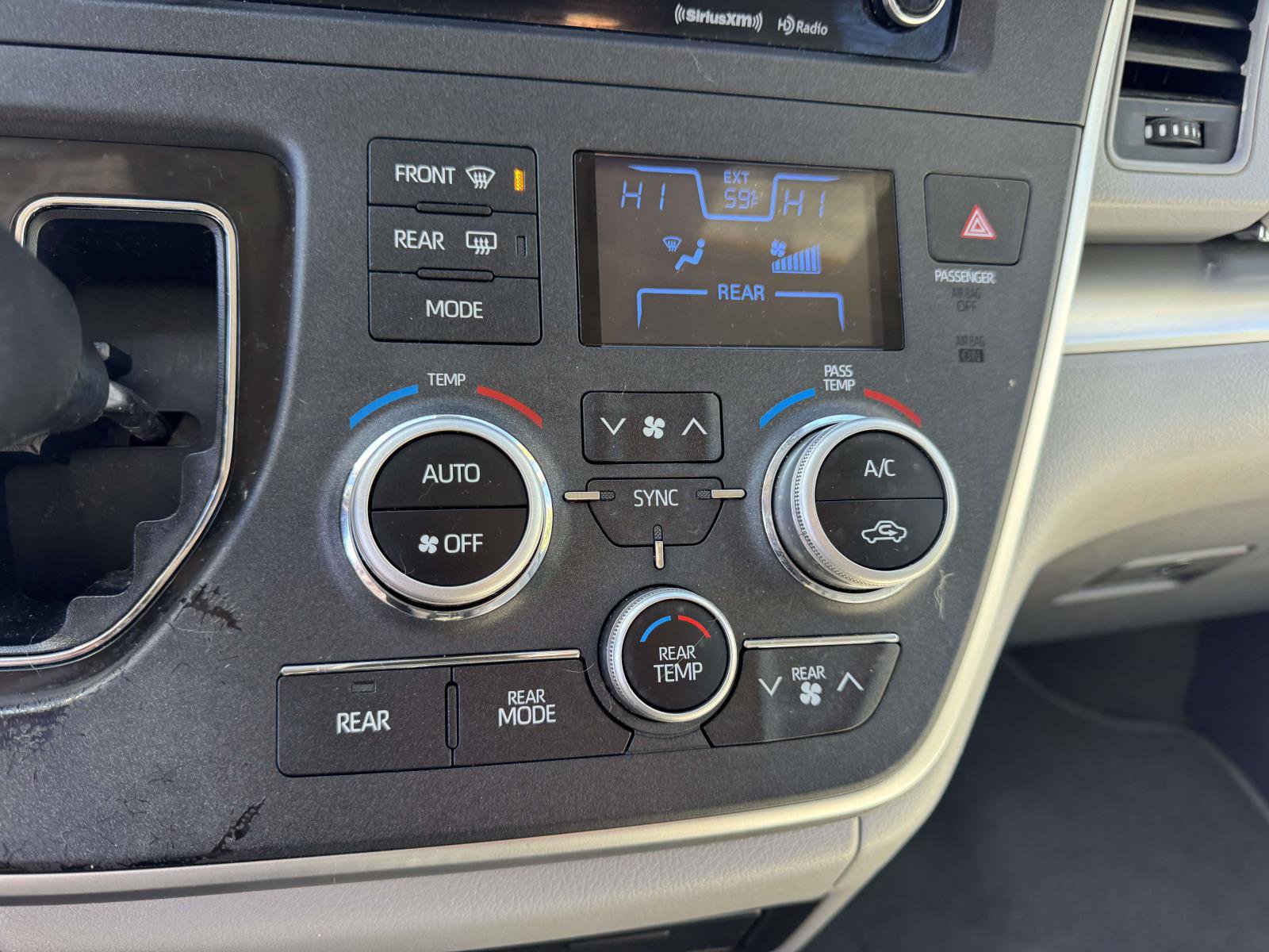 Used 2020 Toyota Sienna LE image 26