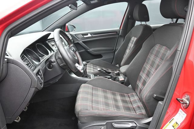 Used 2016 Volkswagen Golf 4-Door FWD image 12