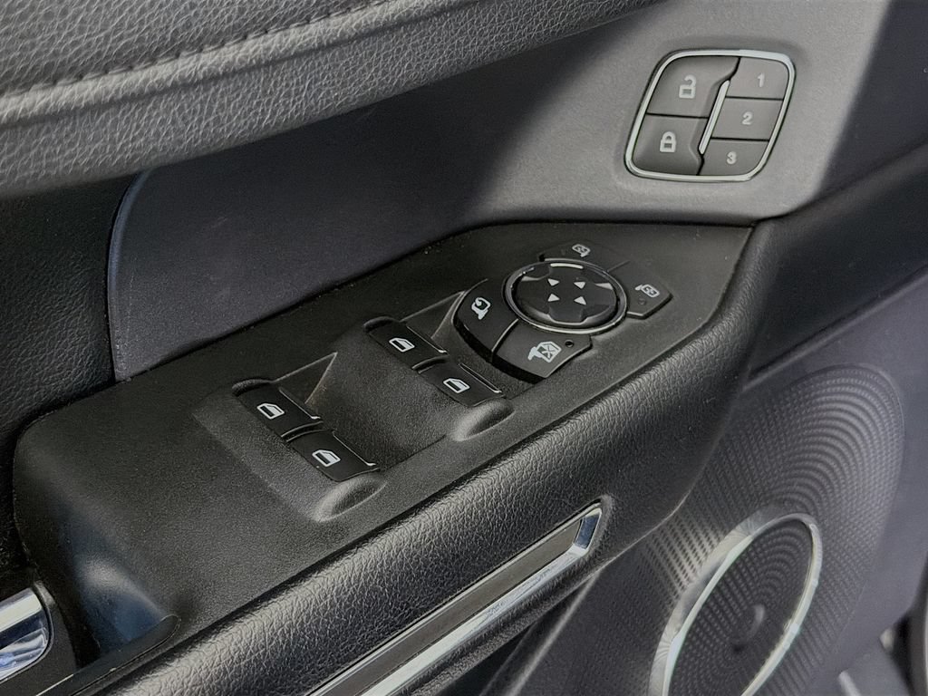 Used 2019 Ford Expedition XLT w/ Equipment Group 202A AWD/4WD image 21