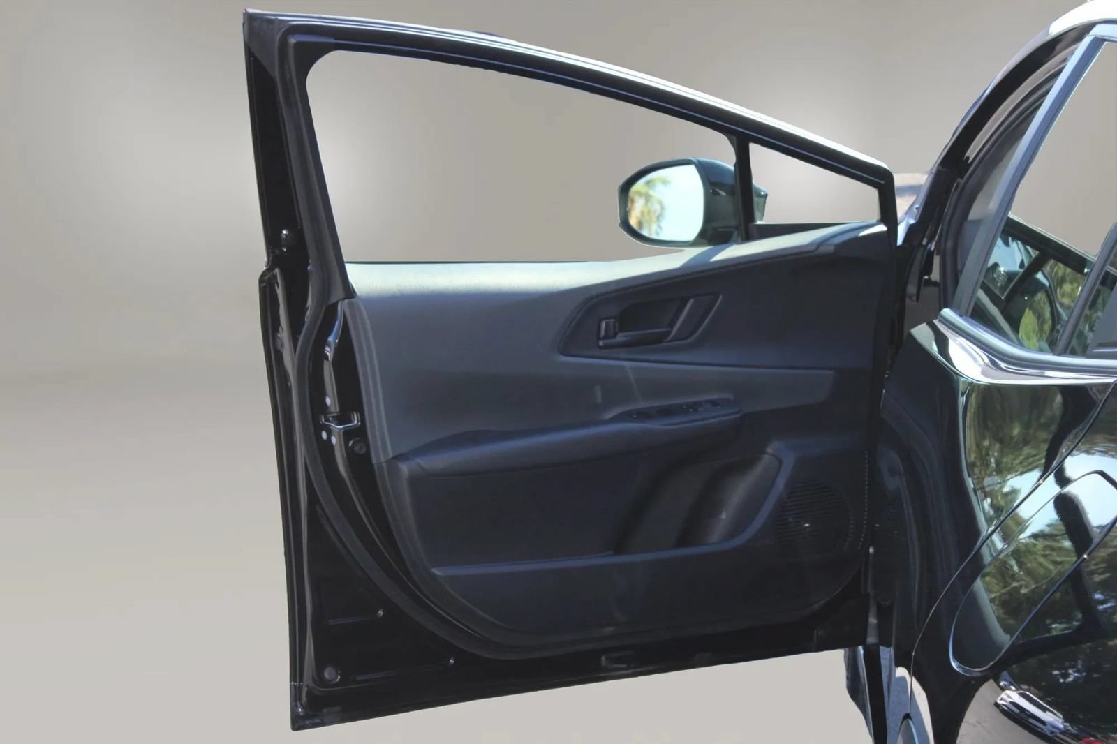 Used 2025 Toyota Prius LE FWD image 14