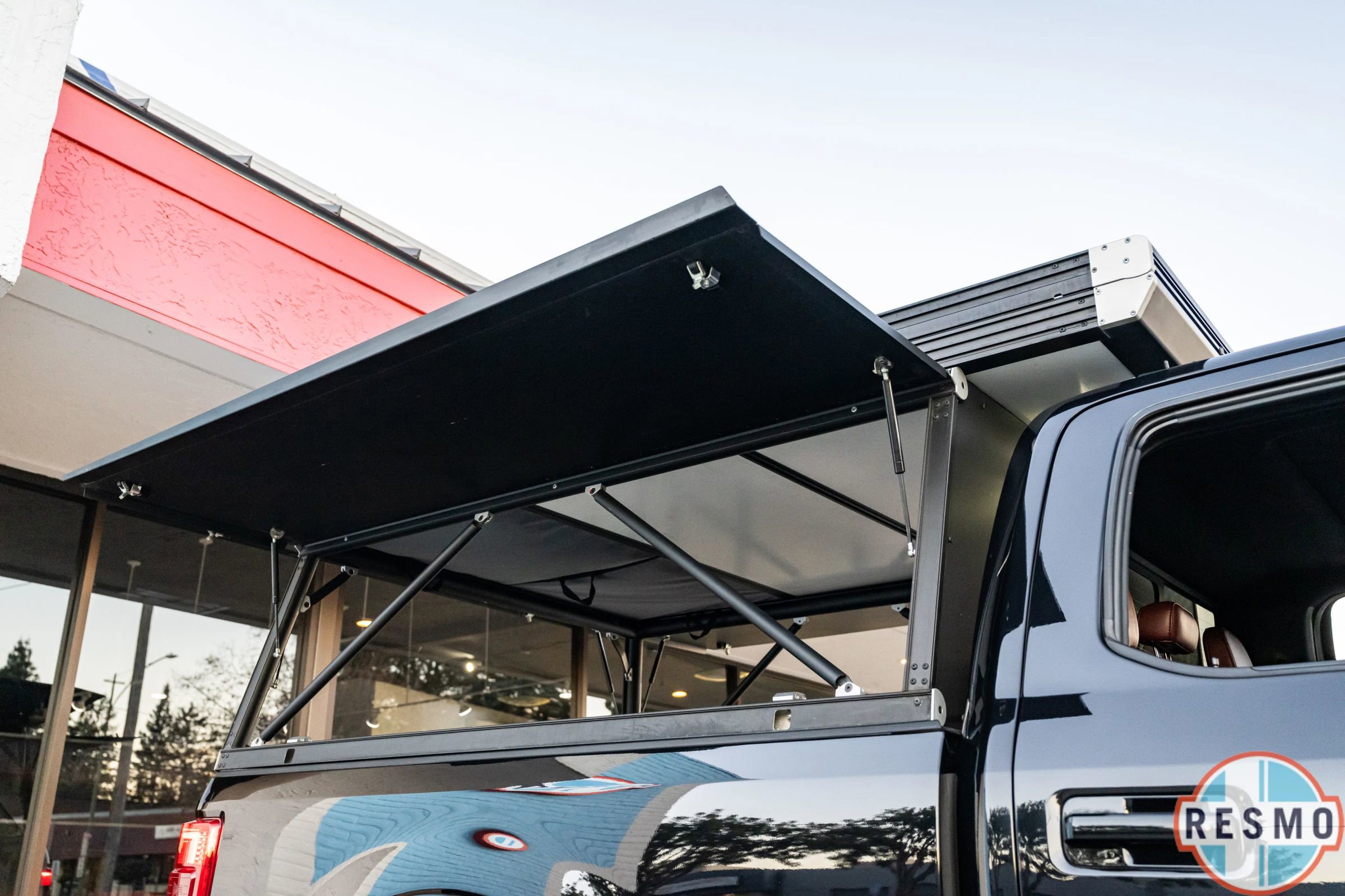 Used 2020 Ford F350 Platinum w/ Tremor Off-Road Package image 39