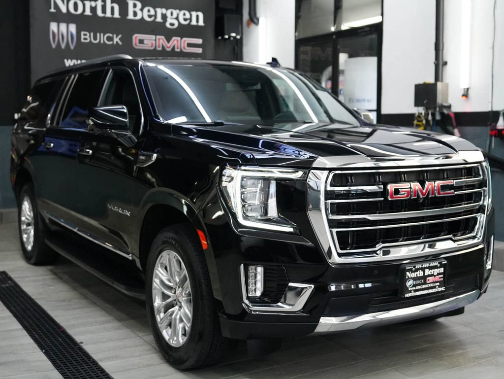 Used 2024 GMC Yukon XL SLT w/ SLT Luxury Package AWD/4WD image 3