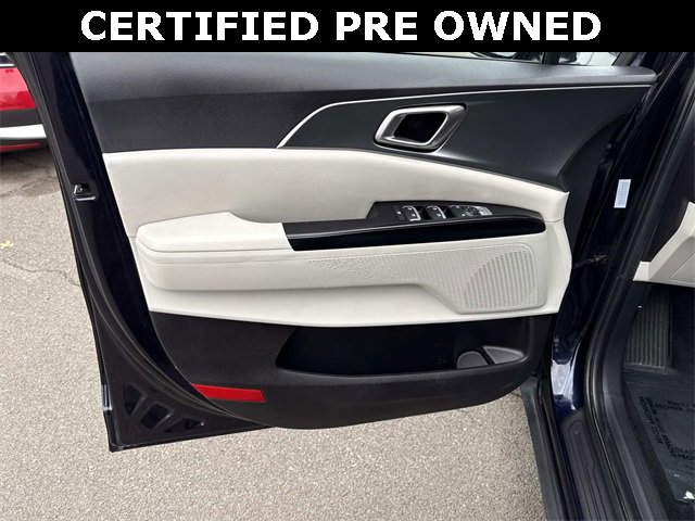 Used 2024 Kia Carnival LX image 13