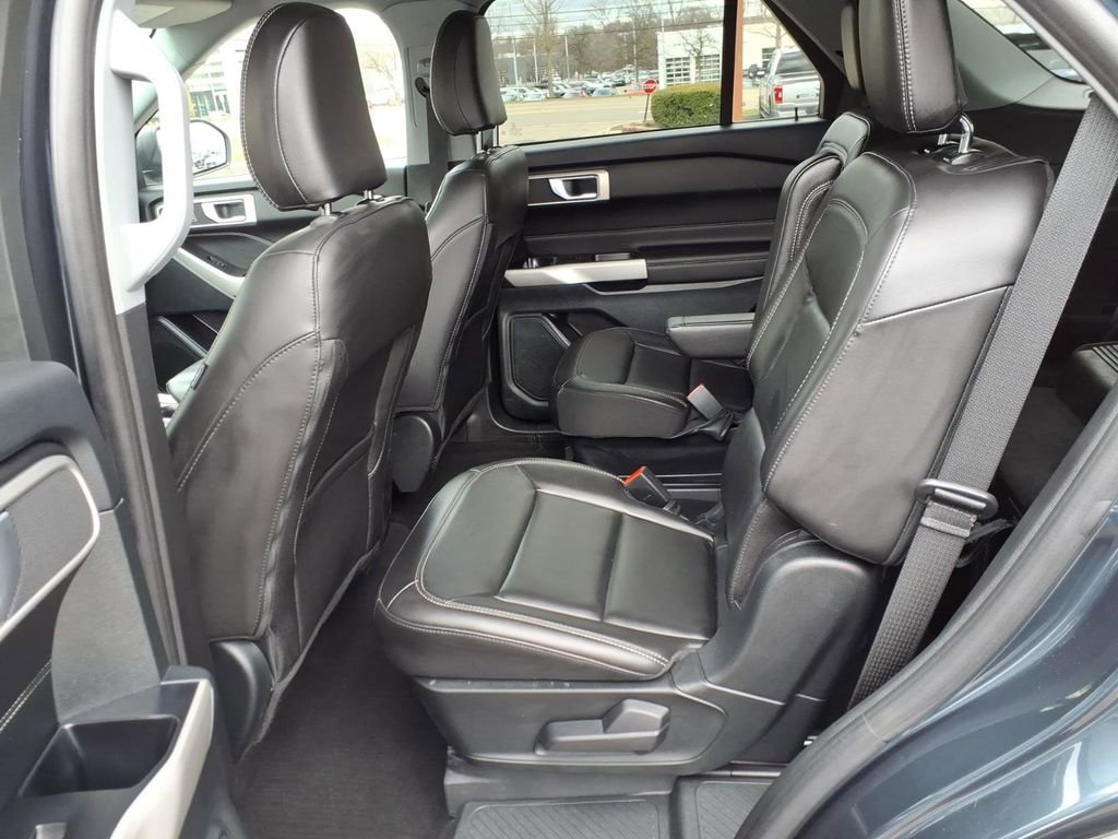 Used 2024 Ford Explorer XLT w/ Equipment Group 202A image 11