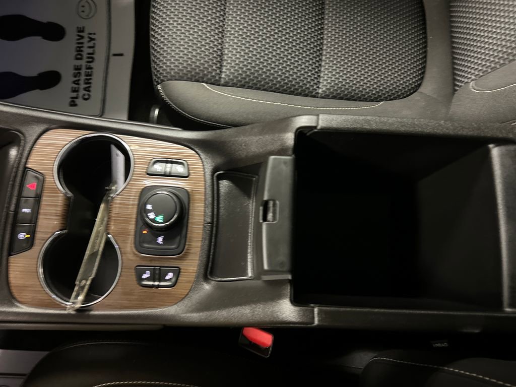 Used 2023 GMC Acadia SLE w/ Driver Convenience Package image 21