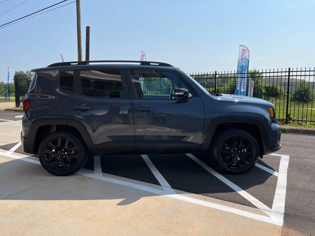 Used 2022 Jeep Renegade Altitude image 6