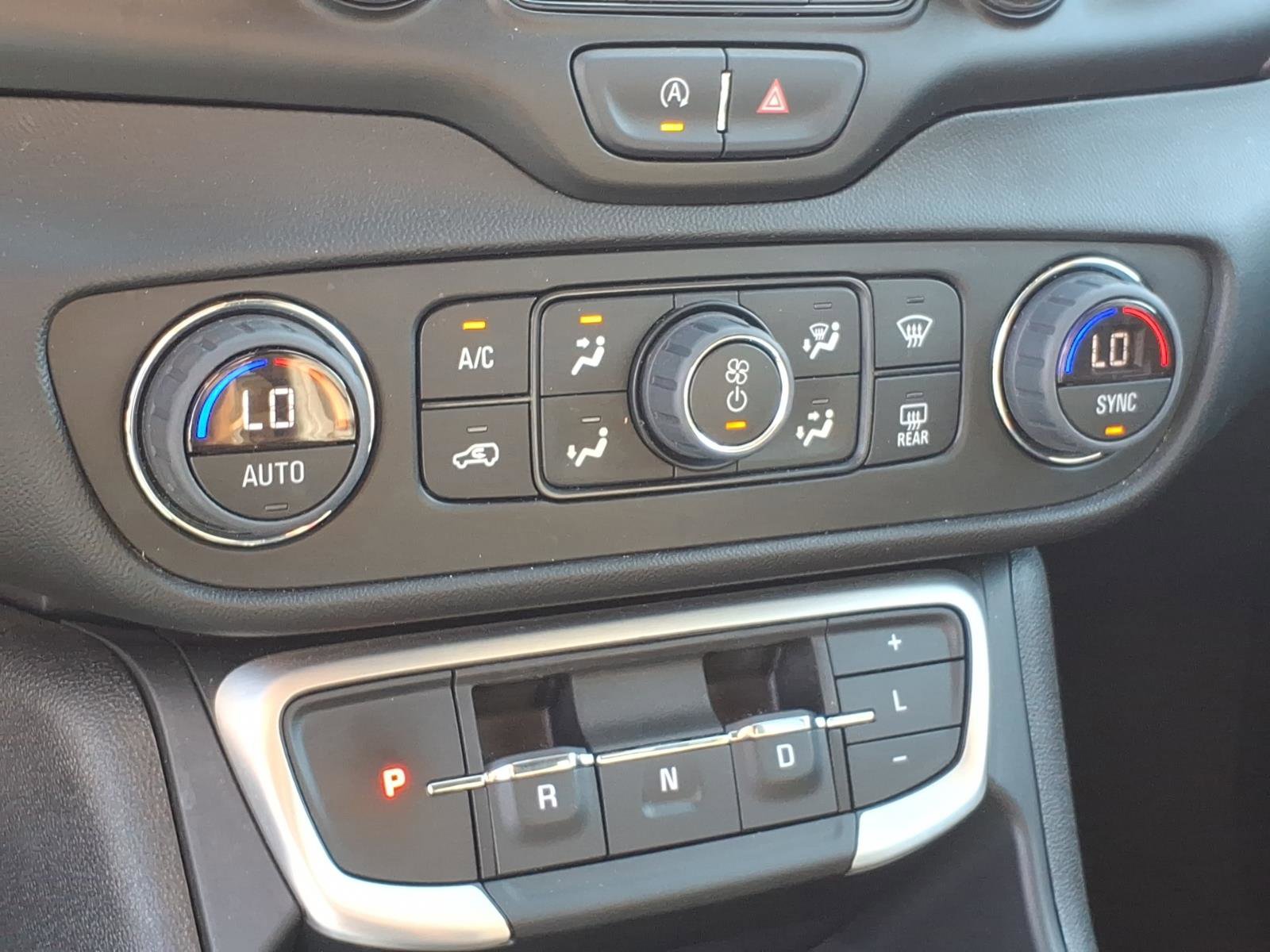 Used 2024 GMC Terrain SLT image 19