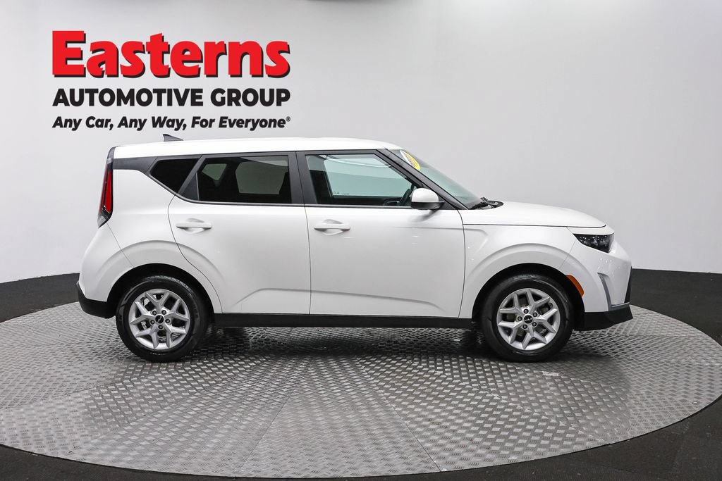 Used 2024 Kia Soul LX w/ Option Group 015 FWD image 4