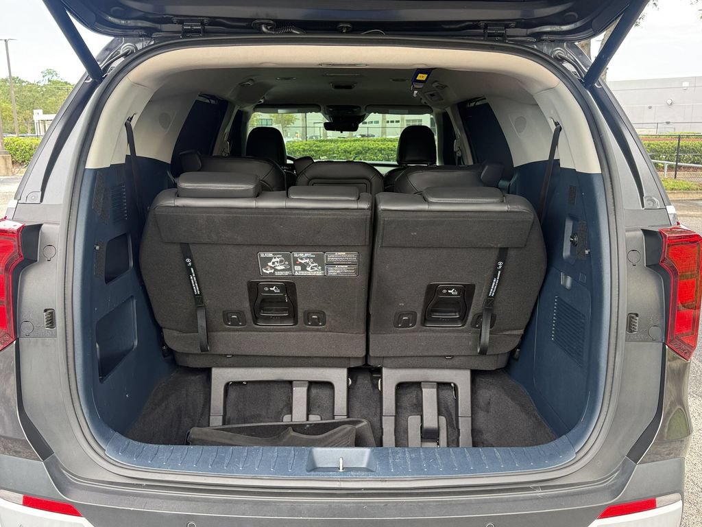 Used 2025 Kia Carnival EX FWD image 12