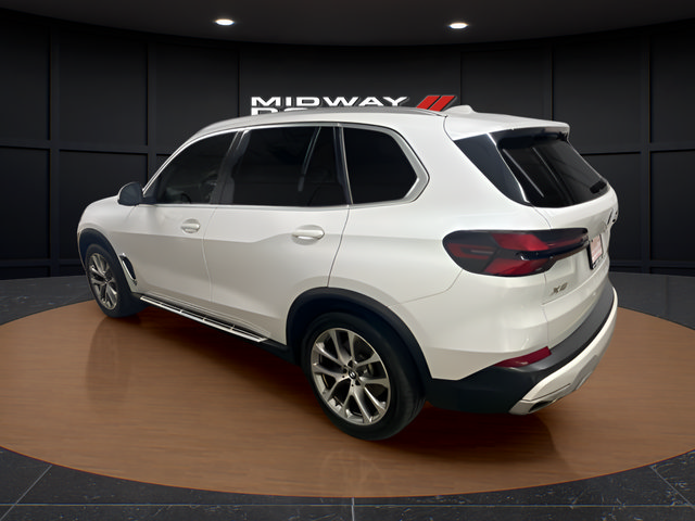 Used 2024 BMW X5 xDrive40i AWD/4WD image 3