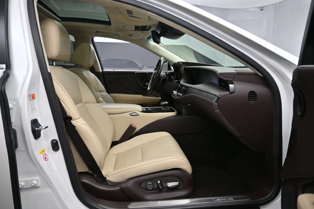 Used 2019 Lexus LS 500 AWD w/ Interior Upgrade Package image 28