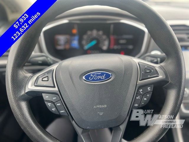 Used 2017 Ford Fusion SE w/ Fusion SE Technology Package image 12