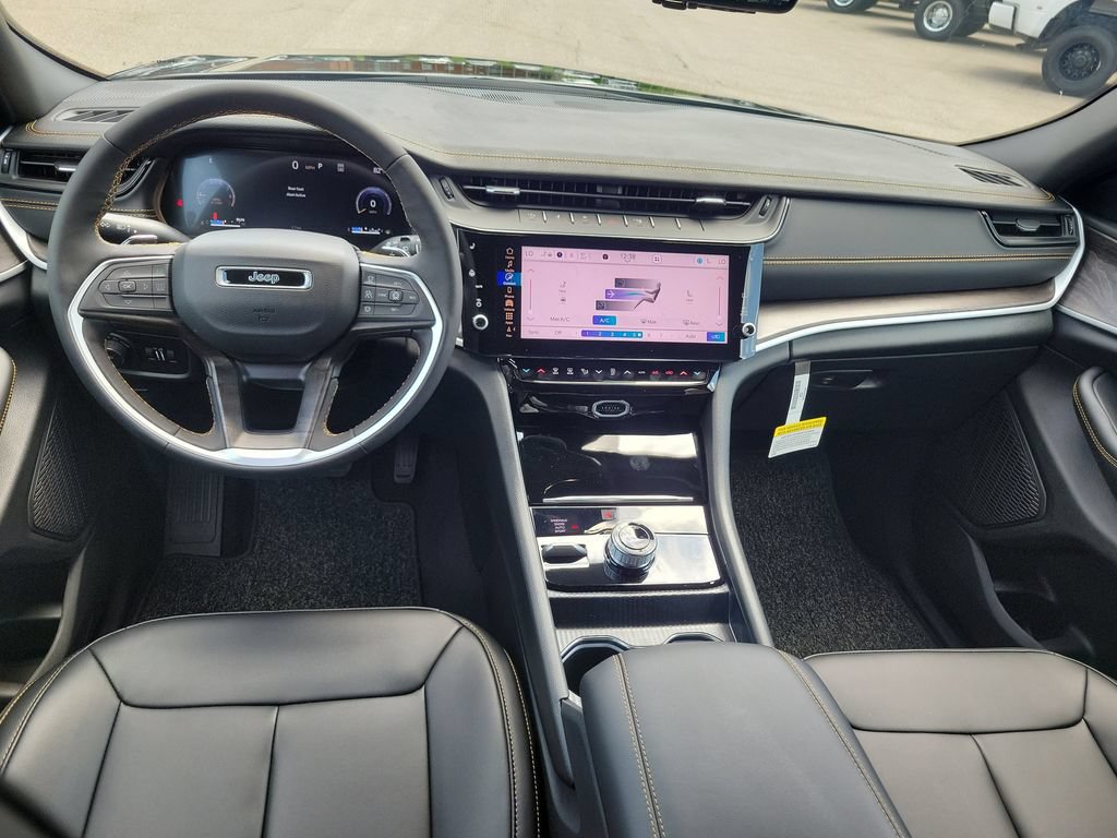 New 2026 Jeep Grand Cherokee Limited AWD/4WD image 10