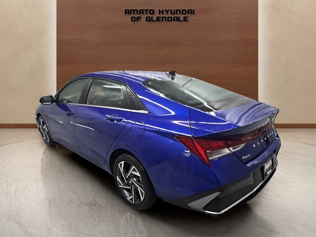 Certified 2025 Hyundai Elantra Limited FWD image 4