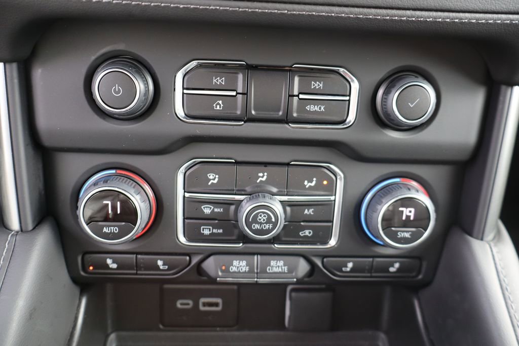 Used 2023 Chevrolet Suburban Z71 w/ Luxury Package image 28