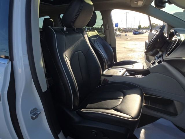 Used 2023 Chrysler Pacifica Limited image 26