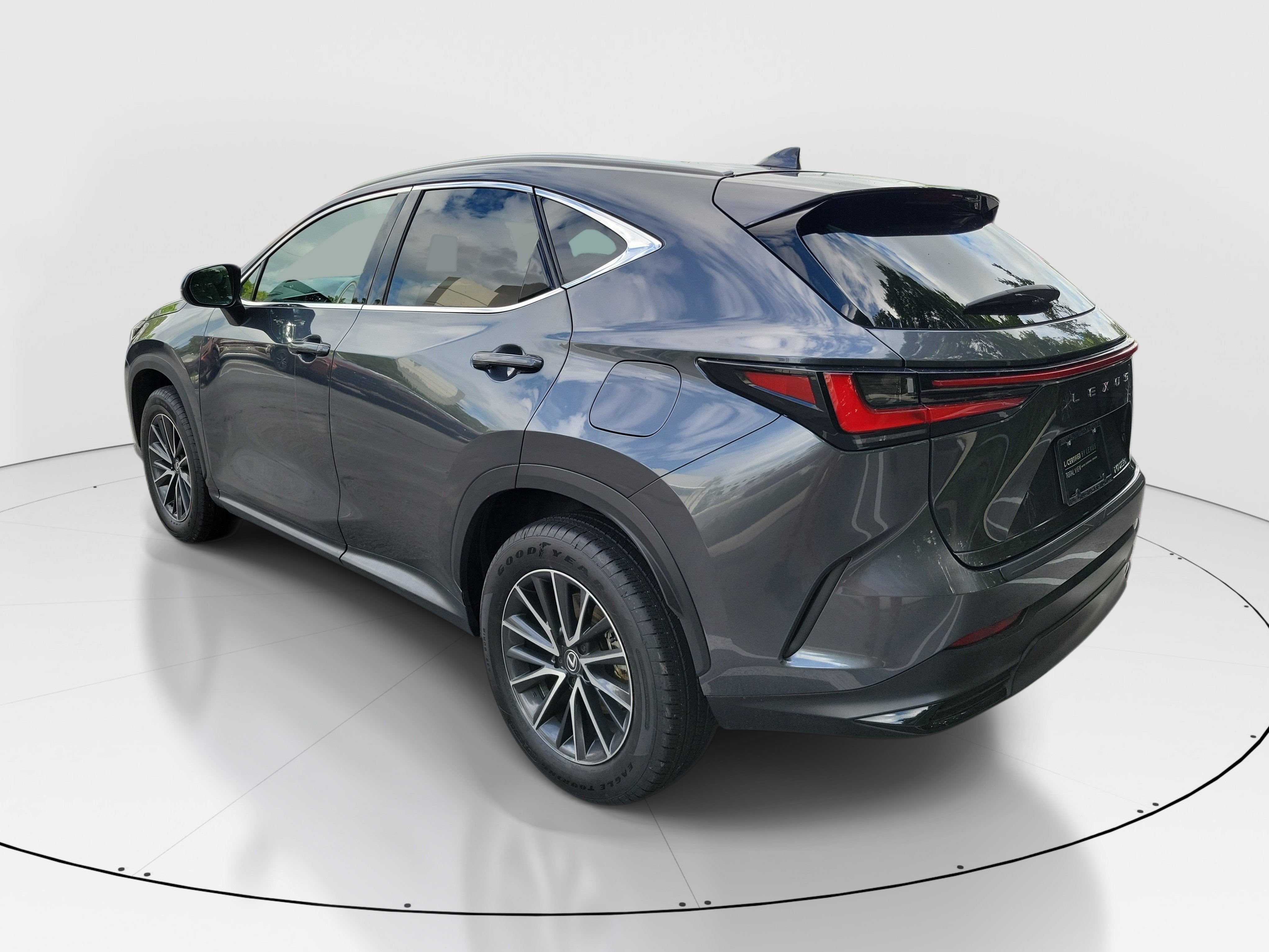 Used 2024 Lexus NX 250 FWD w/ Towing Package (2000 Lbs) image 4