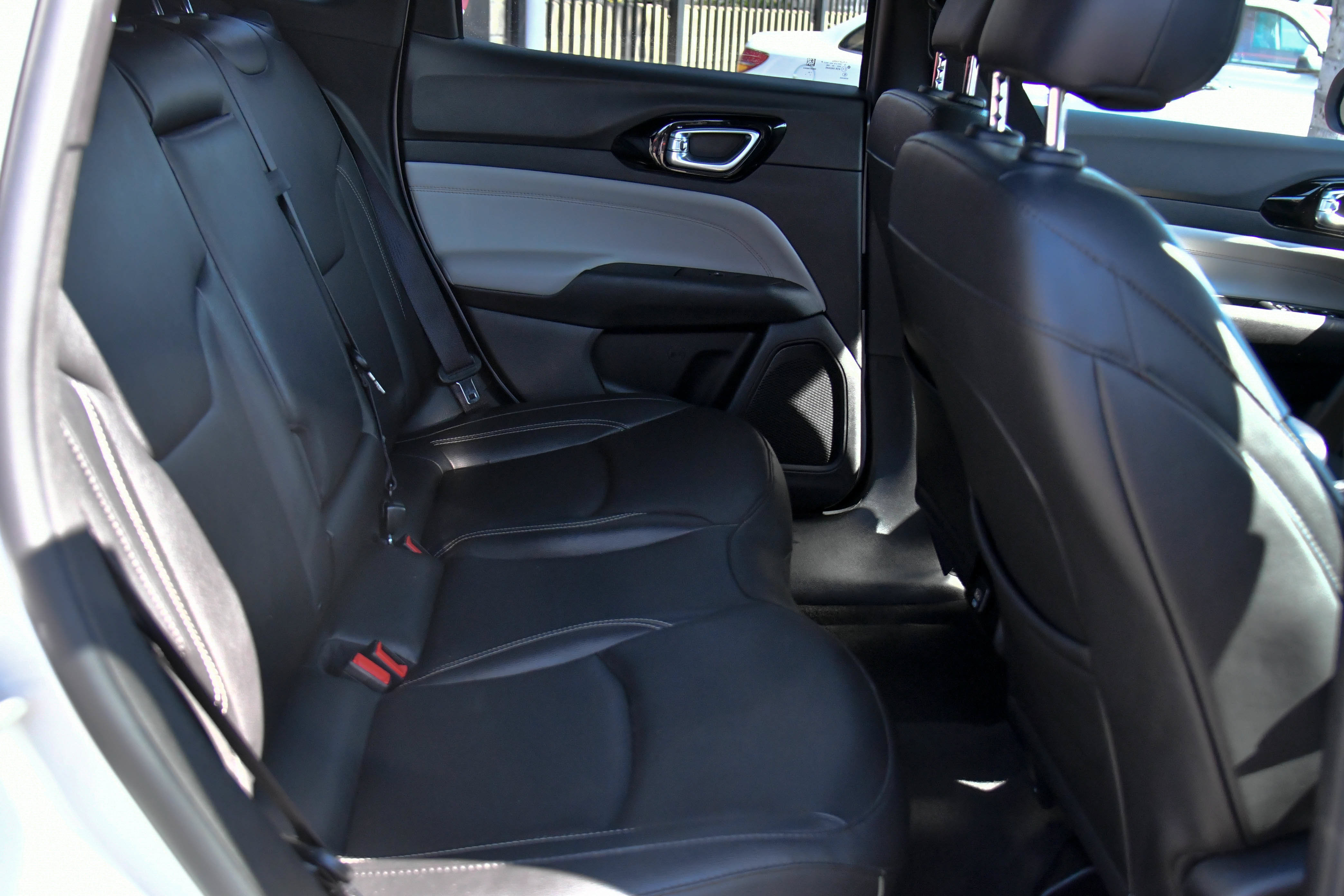 Used 2025 Jeep Compass Limited AWD/4WD image 47