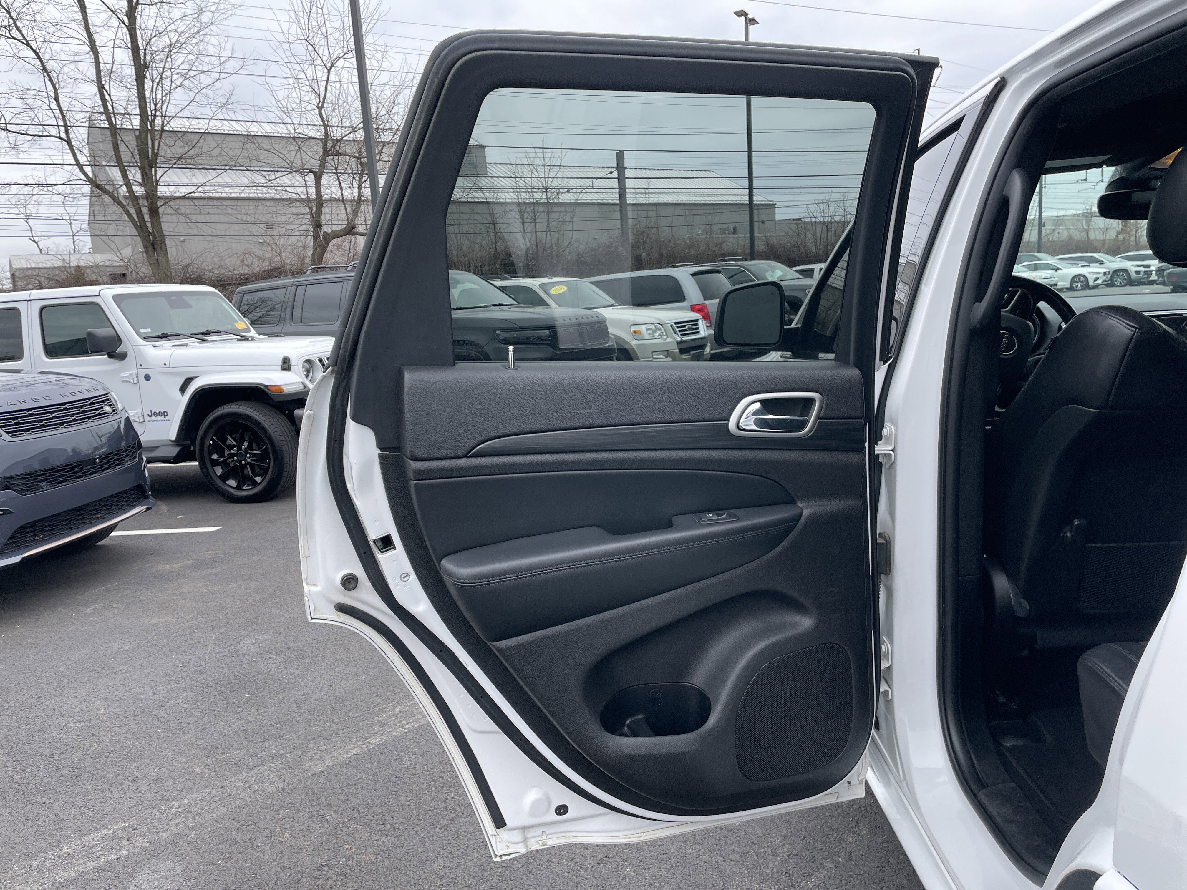 Used 2020 Jeep Grand Cherokee Altitude image 29